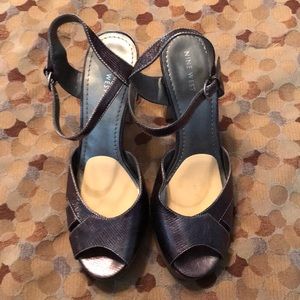 Nine West size 10 platinum platform heels